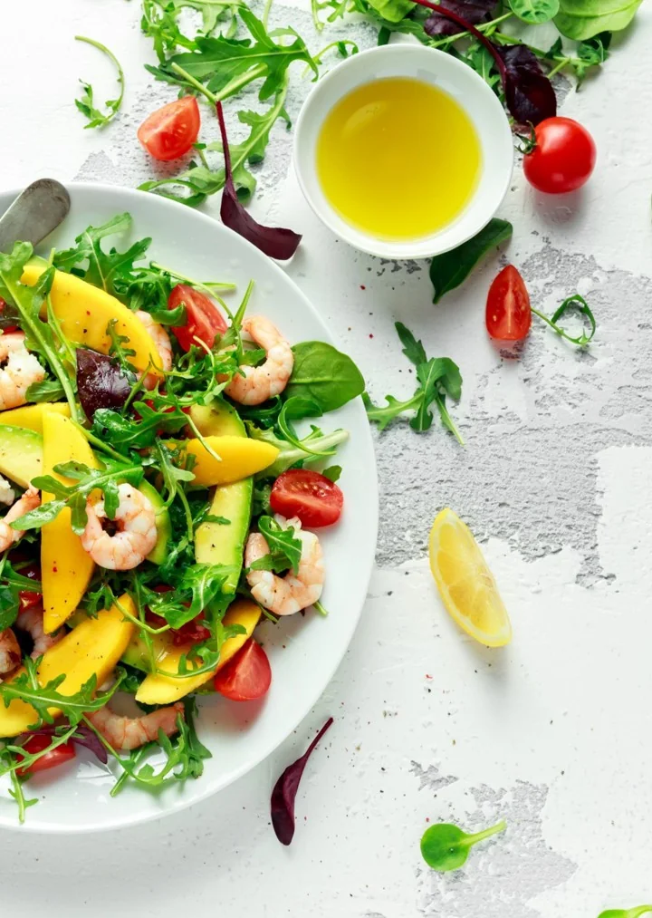 A shrimp, mango and avocado salad with rocket and cherry tomatoes